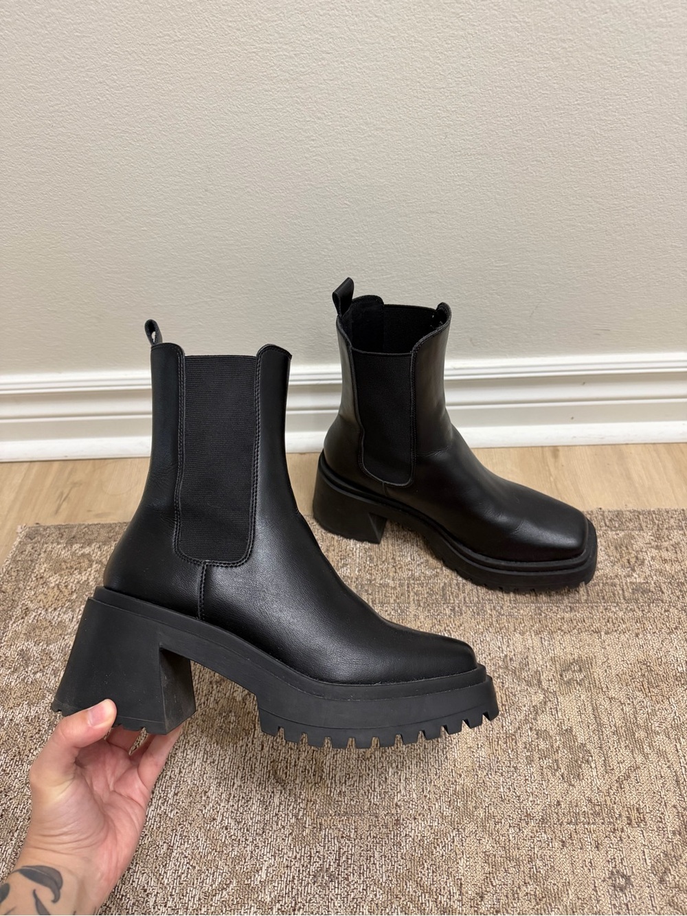 Steve Madden Parkway Black Platform Chelsea Boots Size 8.5 Women